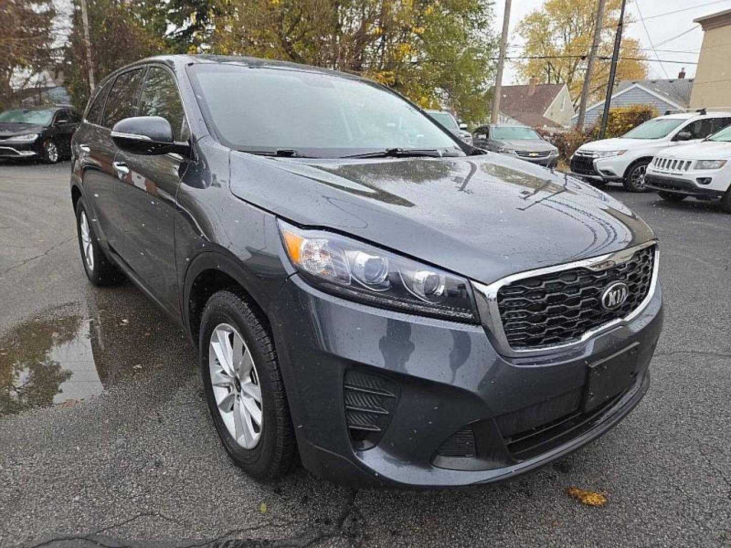 2020 GRAY /BLACK Kia Sorento LX 2WD (5XYPG4A3XLG) with an 2.4L L4 DOHC 16V engine, 6A transmission, located at 3304 Woodville Road, Northwood, OH, 43619, (419) 210-8019, 41.612694, -83.480743 - Your #1 Destination for Auto Loans and mdash;No Matter Your Credit!At our dealership, we cater to everyone and mdash;whether you have good, bad, or no credit. With hundreds of vehicles to choose from, you can easily find the perfect car, truck, or SUV that fits your needs.Get Approved Today!Visit ou - Photo#5