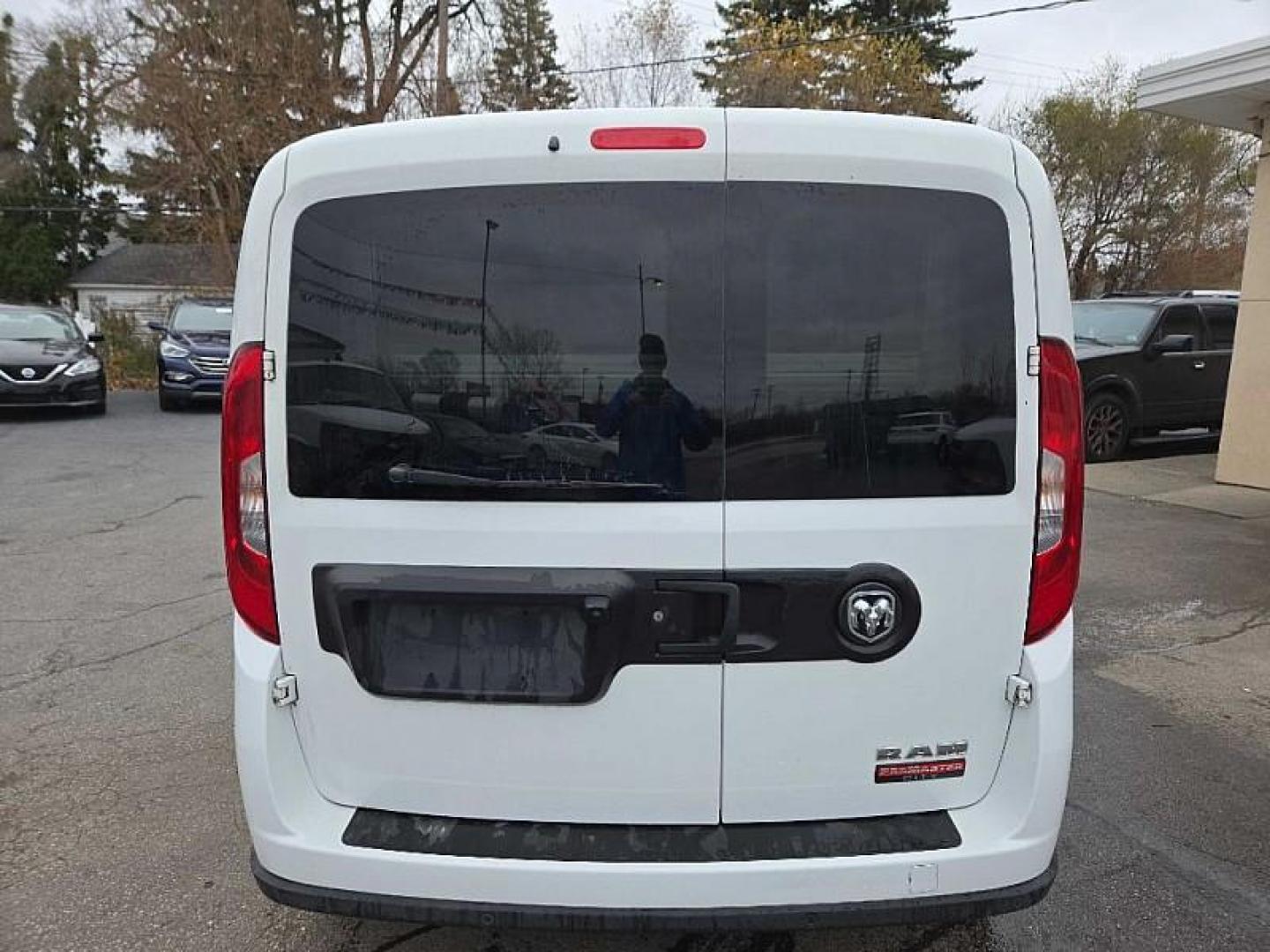 2020 WHITE /BLACK RAM ProMaster City Wagon SLT (ZFBHRFBB9L6) with an 2.4L L4 engine, 9A transmission, located at 3304 Woodville Road, Northwood, OH, 43619, (419) 210-8019, 41.612694, -83.480743 - Your #1 Destination for Auto Loans and mdash;No Matter Your Credit!At our dealership, we believe everyone deserves the opportunity to drive their dream car and mdash;whether you have good credit, bad credit, or no credit at all. With a wide selection of hundreds of cars, trucks, and SUVs, you'll fin - Photo#26