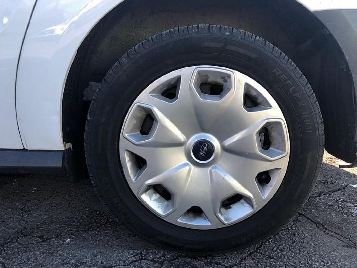 2016 WHITE /GREY Ford Transit Connect Cargo Van XL LWB w/Rear Liftgate (NM0LS7E73G1) with an 2.5L L4 DOHC 16V engine, 6A transmission, located at 3304 Woodville Road, Northwood, OH, 43619, (419) 210-8019, 41.612694, -83.480743 - Your #1 Destination for Auto Loans and mdash;No Matter Your Credit!At our dealership, we believe everyone deserves the opportunity to drive their dream car and mdash;whether you have good credit, bad credit, or no credit at all. With a wide selection of hundreds of cars, trucks, and SUVs, you'll fin - Photo#20