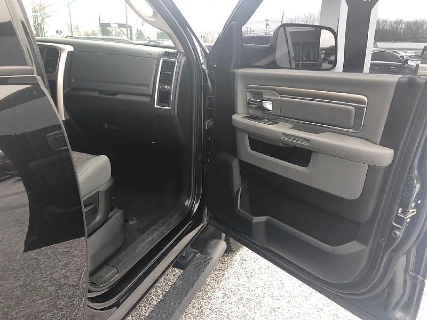 2018 BLACK /GREY RAM 1500 SLT Crew Cab LWB 4WD (1C6RR7TM3JS) with an 3.0L V6 DOHC 24V DIESEL engine, 8A transmission, located at 3304 Woodville Road, Northwood, OH, 43619, (419) 210-8019, 41.612694, -83.480743 - Your #1 Destination for Auto Loans and mdash;No Matter Your Credit!At our dealership, we believe everyone deserves the opportunity to drive their dream car and mdash;whether you have good credit, bad credit, or no credit at all. With a wide selection of hundreds of cars, trucks, and SUVs, you'll fin - Photo#14