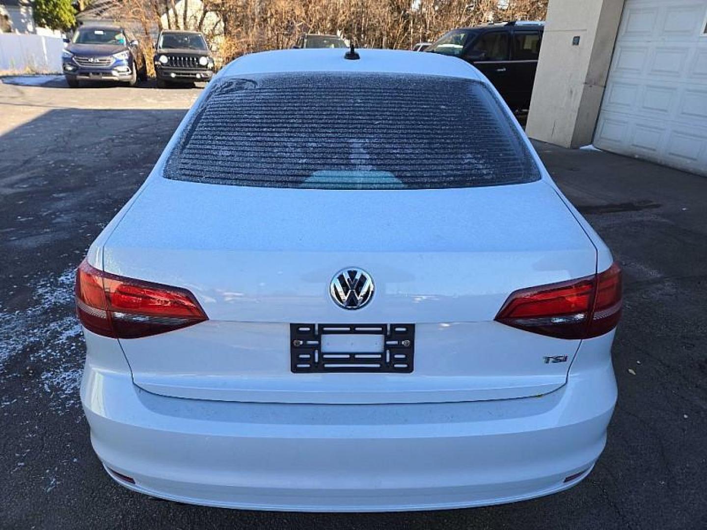 2018 WHITE /BLACK Volkswagen Jetta 1.4T SE 6A (3VWDB7AJ0JM) with an 1.4L L4 DOHC 20V engine, 6A transmission, located at 3304 Woodville Road, Northwood, OH, 43619, (419) 210-8019, 41.612694, -83.480743 - Your #1 Destination for Auto Loans and mdash;No Matter Your Credit!At our dealership, we believe everyone deserves the opportunity to drive their dream car and mdash;whether you have good credit, bad credit, or no credit at all. With a wide selection of hundreds of cars, trucks, and SUVs, you'll fin - Photo#2