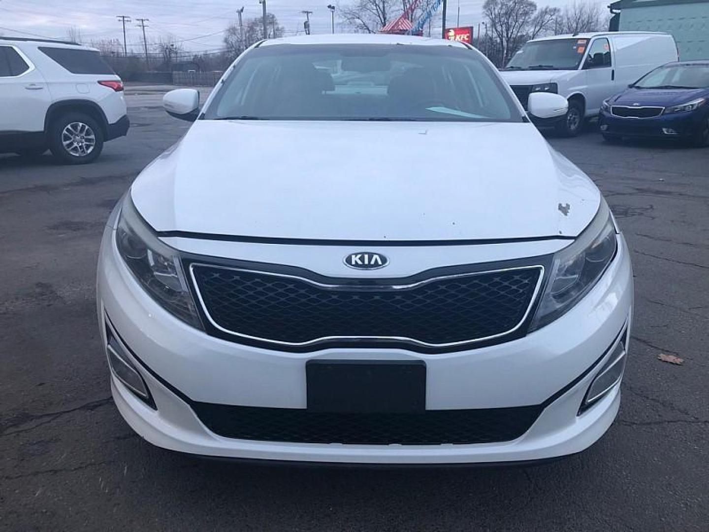 2015 WHITE /TAN Kia Optima EX (5XXGN4A72FG) with an 2.4L L4 DOHC 16V engine, 6-Speed Automatic transmission, located at 3304 Woodville Road, Northwood, OH, 43619, (419) 210-8019, 41.612694, -83.480743 - Your #1 Destination for Auto Loans and mdash;No Matter Your Credit!At our dealership, we believe everyone deserves the opportunity to drive their dream car and mdash;whether you have good credit, bad credit, or no credit at all. With a wide selection of hundreds of cars, trucks, and SUVs, you'll fin - Photo#7