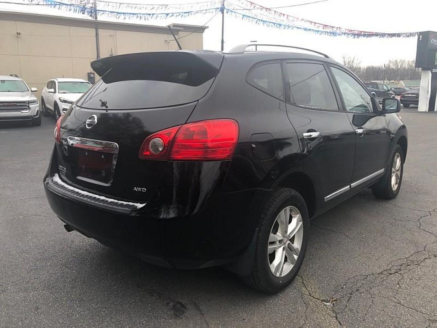 2015 BLACK /BLACK Nissan Rogue Select S AWD (JN8AS5MV7FW) with an 2.5L L4 DOHC 16V engine, Continuously Variable Transmission transmission, located at 3304 Woodville Road, Northwood, OH, 43619, (419) 210-8019, 41.612694, -83.480743 - Your #1 Destination for Auto Loans and mdash;No Matter Your Credit!At our dealership, we believe everyone deserves the opportunity to drive their dream car and mdash;whether you have good credit, bad credit, or no credit at all. With a wide selection of hundreds of cars, trucks, and SUVs, you'll fin - Photo#4