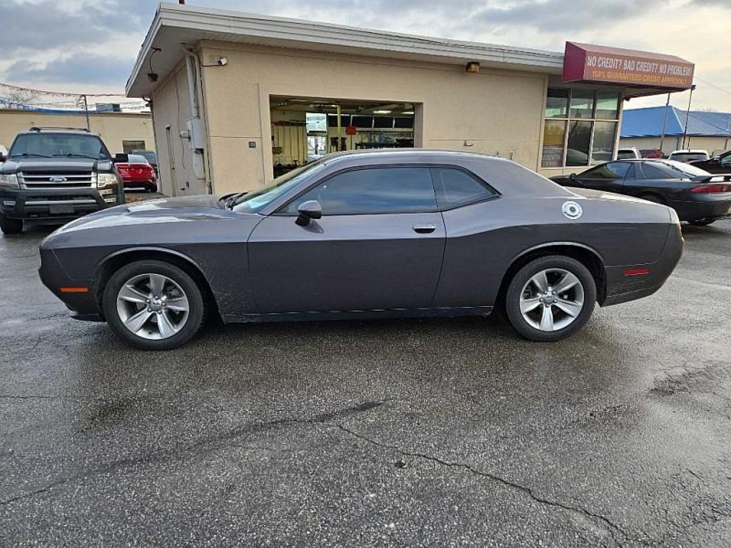 2017 MGRAY /BLACK Dodge Challenger SXT (2C3CDZAG3HH) with an 3.6L V6 DOHC 24V engine, 8A transmission, located at 3304 Woodville Road, Northwood, OH, 43619, (419) 210-8019, 41.612694, -83.480743 - Your #1 Destination for Auto Loans and mdash;No Matter Your Credit!At our dealership, we believe everyone deserves the opportunity to drive their dream car and mdash;whether you have good credit, bad credit, or no credit at all. With a wide selection of hundreds of cars, trucks, and SUVs, you'll fin - Photo#1