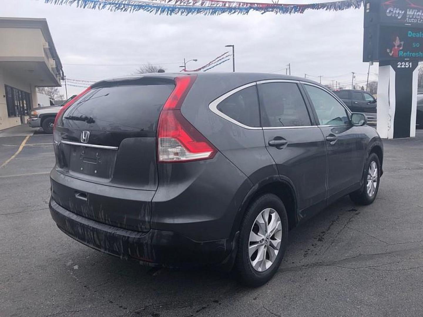 2013 GRAY /BLACK Honda CR-V EX 2WD 5-Speed AT (2HKRM3H56DH) with an 2.4L L4 DOHC 16V engine, 5-Speed Automatic transmission, located at 3304 Woodville Road, Northwood, OH, 43619, (419) 210-8019, 41.612694, -83.480743 - Your #1 Destination for Auto Loans and mdash;No Matter Your Credit!At our dealership, we believe everyone deserves the opportunity to drive their dream car and mdash;whether you have good credit, bad credit, or no credit at all. With a wide selection of hundreds of cars, trucks, and SUVs, you'll fin - Photo#4