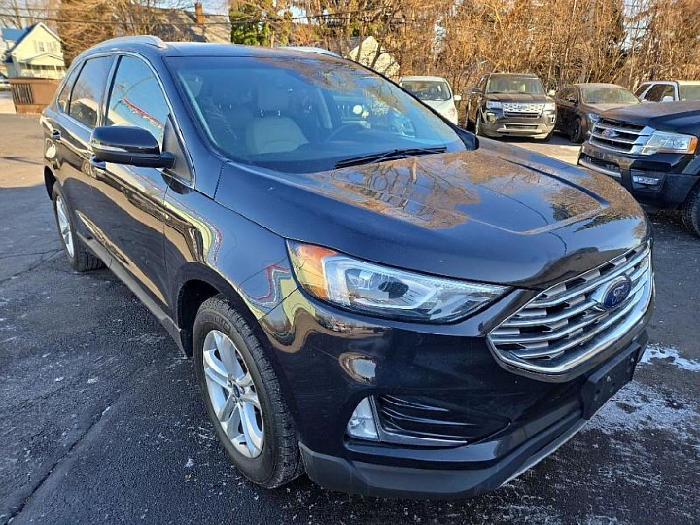 2019 BLACK /TAN Ford Edge SEL AWD (2FMPK4J94KB) with an 2.0L L4 DOHC 16V engine, 6A transmission, located at 3304 Woodville Road, Northwood, OH, 43619, (419) 210-8019, 41.612694, -83.480743 - Your #1 Destination for Auto Loans and mdash;No Matter Your Credit!At our dealership, we believe everyone deserves the opportunity to drive their dream car and mdash;whether you have good credit, bad credit, or no credit at all. With a wide selection of hundreds of cars, trucks, and SUVs, you'll fin - Photo#6