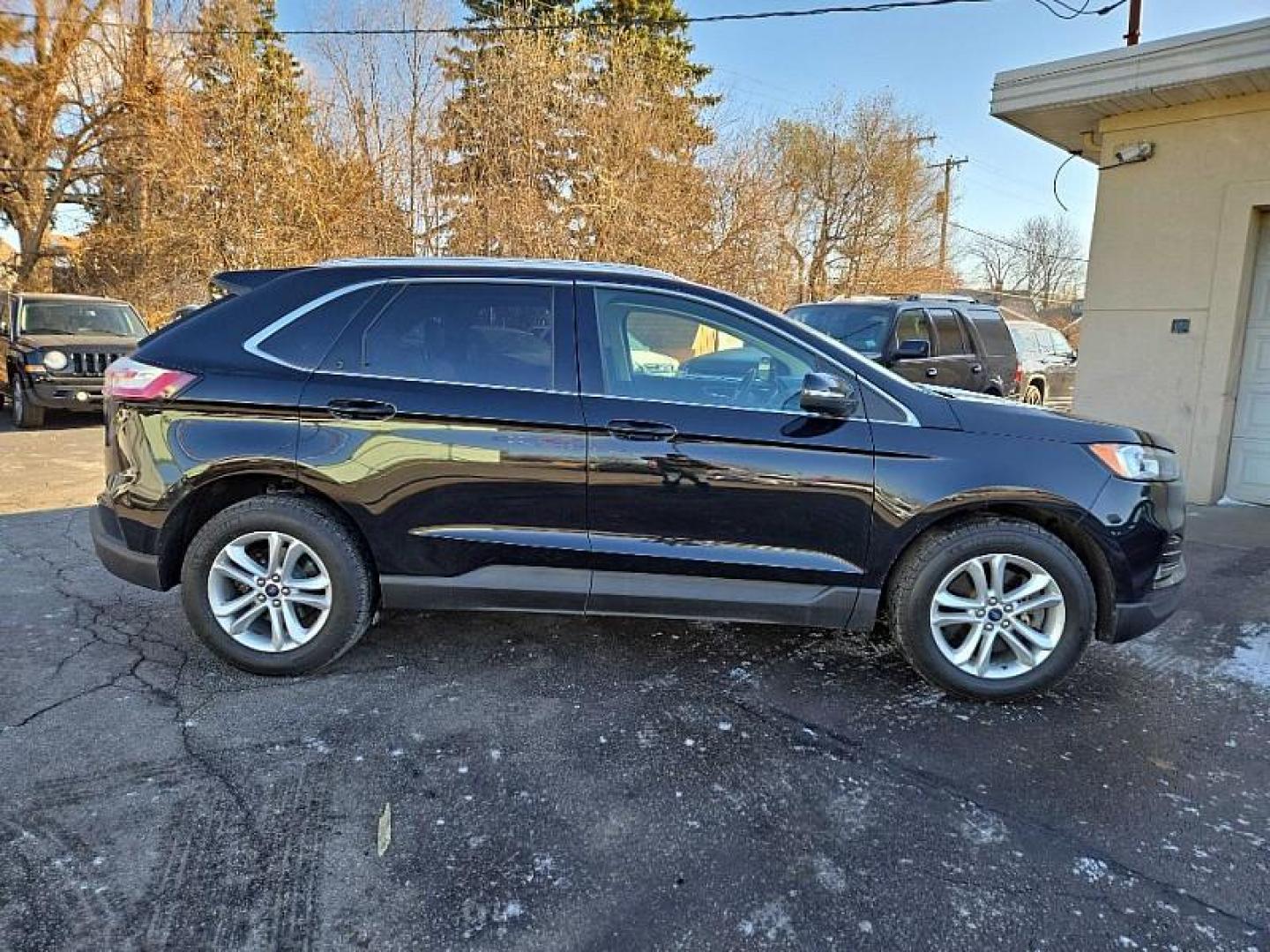 2019 BLACK /TAN Ford Edge SEL AWD (2FMPK4J94KB) with an 2.0L L4 DOHC 16V engine, 6A transmission, located at 3304 Woodville Road, Northwood, OH, 43619, (419) 210-8019, 41.612694, -83.480743 - Your #1 Destination for Auto Loans and mdash;No Matter Your Credit!At our dealership, we believe everyone deserves the opportunity to drive their dream car and mdash;whether you have good credit, bad credit, or no credit at all. With a wide selection of hundreds of cars, trucks, and SUVs, you'll fin - Photo#5