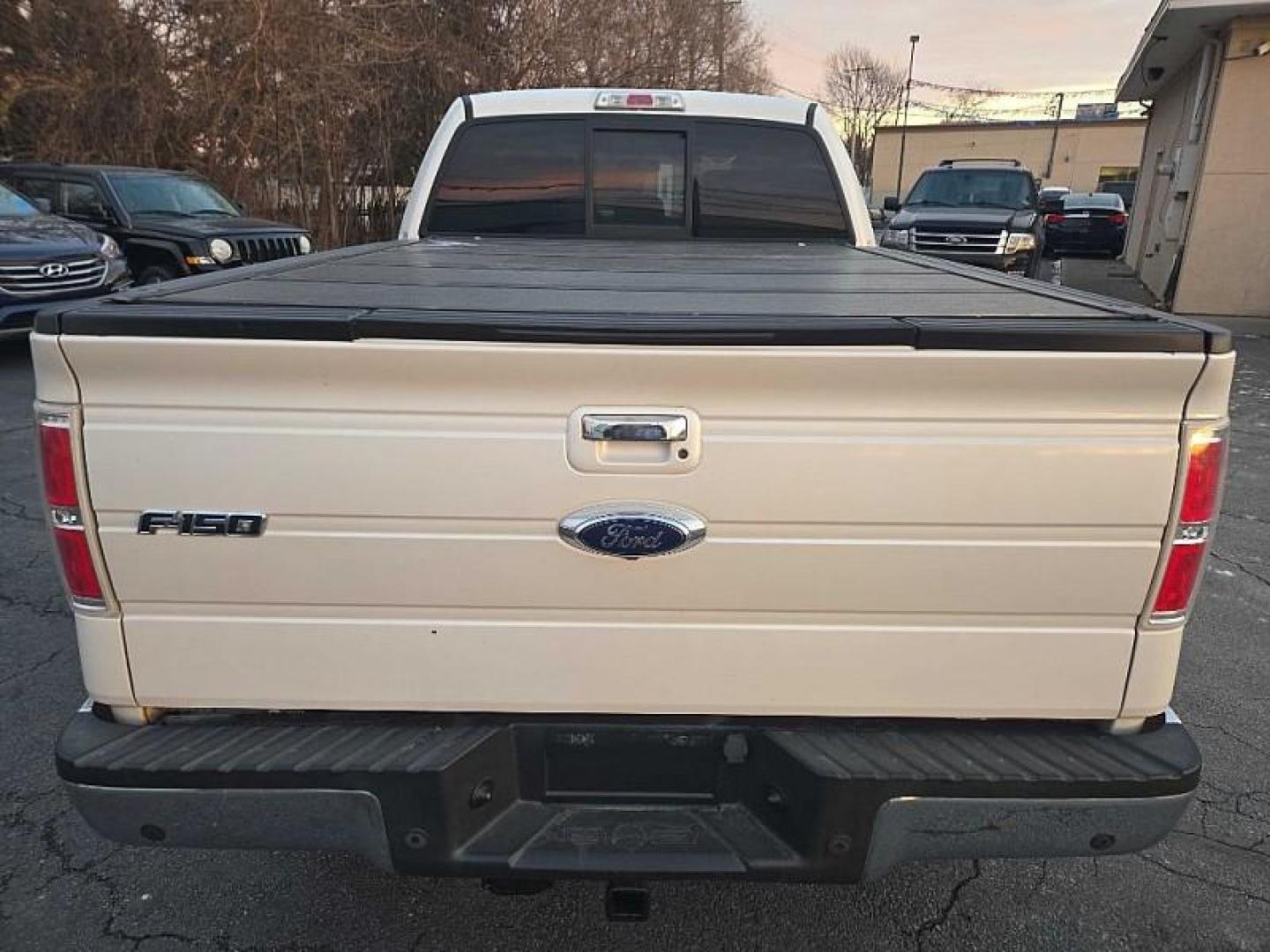 2014 WHITE /BLACK Ford F-150 FX4 SuperCrew 5.5-ft. Bed 4WD (1FTFW1ET1EF) with an 3.5L V6 TURBO engine, 6-Speed Automatic transmission, located at 3304 Woodville Road, Northwood, OH, 43619, (419) 210-8019, 41.612694, -83.480743 - Your #1 Destination for Auto Loans and mdash;No Matter Your Credit!At our dealership, we believe everyone deserves the opportunity to drive their dream car and mdash;whether you have good credit, bad credit, or no credit at all. With a wide selection of hundreds of cars, trucks, and SUVs, you'll fin - Photo#3