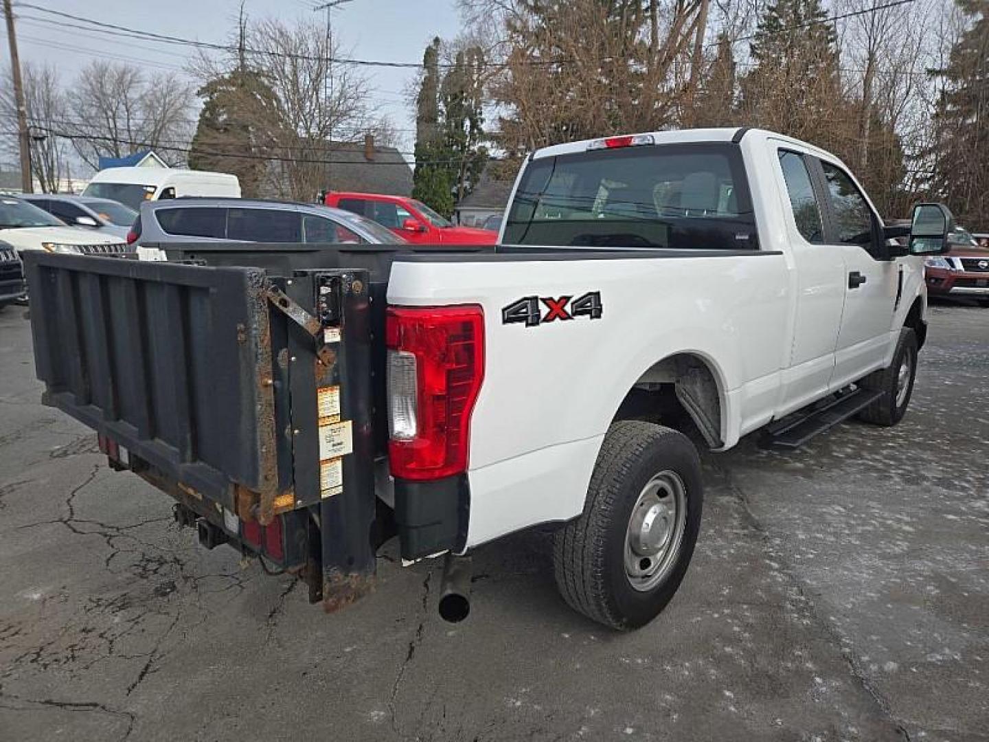 2019 WHITE /TAN Ford F-250 SD Lariat SuperCab 4WD (1FT7X2B62KE) with an 6.2L V8 OHV 16V engine, 6A transmission, located at 3304 Woodville Road, Northwood, OH, 43619, (419) 210-8019, 41.612694, -83.480743 - Your #1 Destination for Auto Loans and mdash;No Matter Your Credit!At our dealership, we believe everyone deserves the opportunity to drive their dream car and mdash;whether you have good credit, bad credit, or no credit at all. With a wide selection of hundreds of cars, trucks, and SUVs, you'll fin - Photo#4