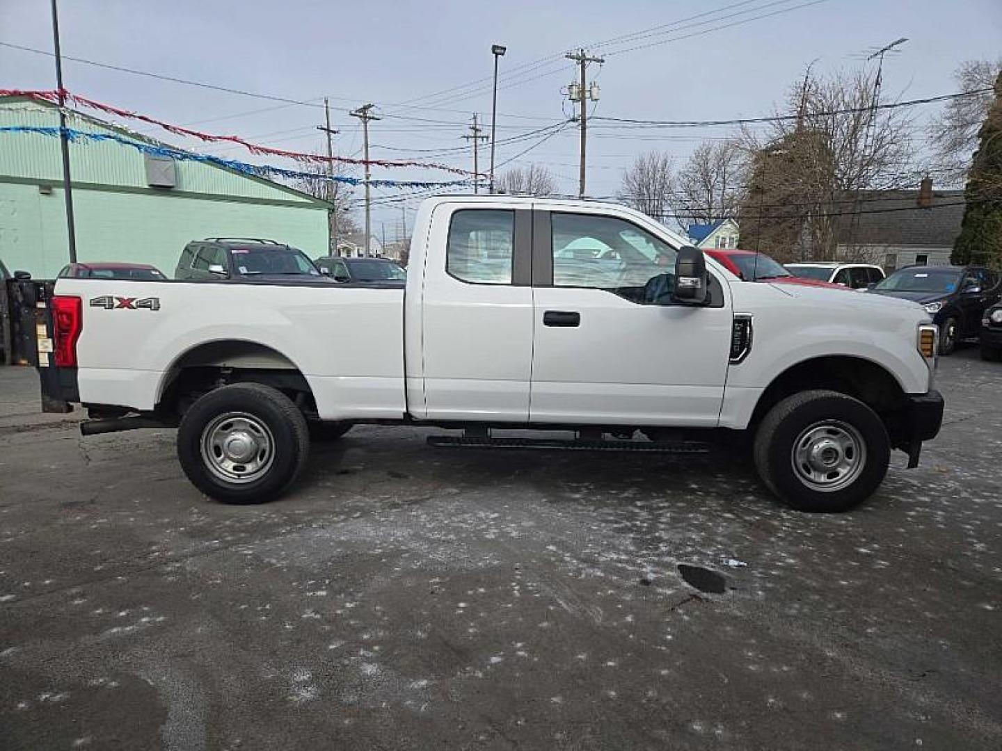 2019 WHITE /TAN Ford F-250 SD Lariat SuperCab 4WD (1FT7X2B62KE) with an 6.2L V8 OHV 16V engine, 6A transmission, located at 3304 Woodville Road, Northwood, OH, 43619, (419) 210-8019, 41.612694, -83.480743 - Your #1 Destination for Auto Loans and mdash;No Matter Your Credit!At our dealership, we believe everyone deserves the opportunity to drive their dream car and mdash;whether you have good credit, bad credit, or no credit at all. With a wide selection of hundreds of cars, trucks, and SUVs, you'll fin - Photo#5