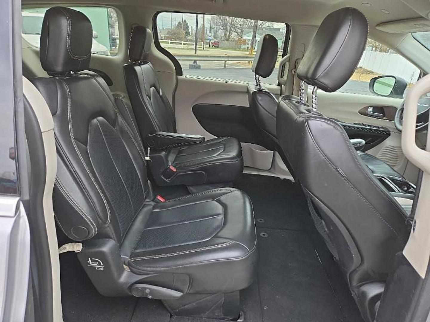 2020 SILVER /BLACK Chrysler Voyager LXI (2C4RC1DG8LR) with an 3.6L V6 DOHC 24V engine, 9A transmission, located at 3304 Woodville Road, Northwood, OH, 43619, (419) 210-8019, 41.612694, -83.480743 - Your #1 Destination for Auto Loans and mdash;No Matter Your Credit!At our dealership, we believe everyone deserves the opportunity to drive their dream car and mdash;whether you have good credit, bad credit, or no credit at all. With a wide selection of hundreds of cars, trucks, and SUVs, you'll fin - Photo#13