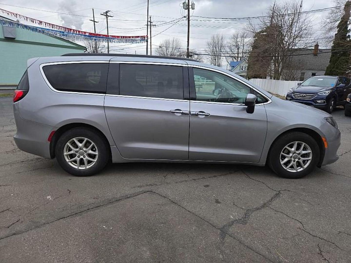 2020 SILVER /BLACK Chrysler Voyager LXI (2C4RC1DG8LR) with an 3.6L V6 DOHC 24V engine, 9A transmission, located at 3304 Woodville Road, Northwood, OH, 43619, (419) 210-8019, 41.612694, -83.480743 - Your #1 Destination for Auto Loans and mdash;No Matter Your Credit!At our dealership, we believe everyone deserves the opportunity to drive their dream car and mdash;whether you have good credit, bad credit, or no credit at all. With a wide selection of hundreds of cars, trucks, and SUVs, you'll fin - Photo#5