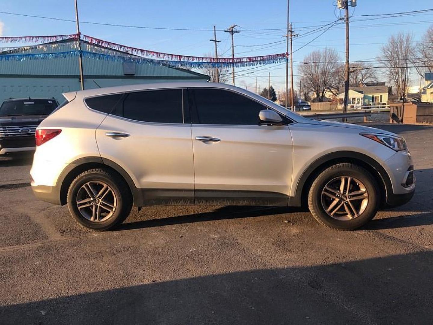 2018 SILVER /TAN Hyundai Santa Fe Sport 2.4 AWD (5XYZTDLB4JG) with an 2.4L L4 DOHC 16V engine, 6A transmission, located at 3304 Woodville Road, Northwood, OH, 43619, (419) 210-8019, 41.612694, -83.480743 - Your #1 Destination for Auto Loans and mdash;No Matter Your Credit!At our dealership, we believe everyone deserves the opportunity to drive their dream car and mdash;whether you have good credit, bad credit, or no credit at all. With a wide selection of hundreds of cars, trucks, and SUVs, you'll fin - Photo#5