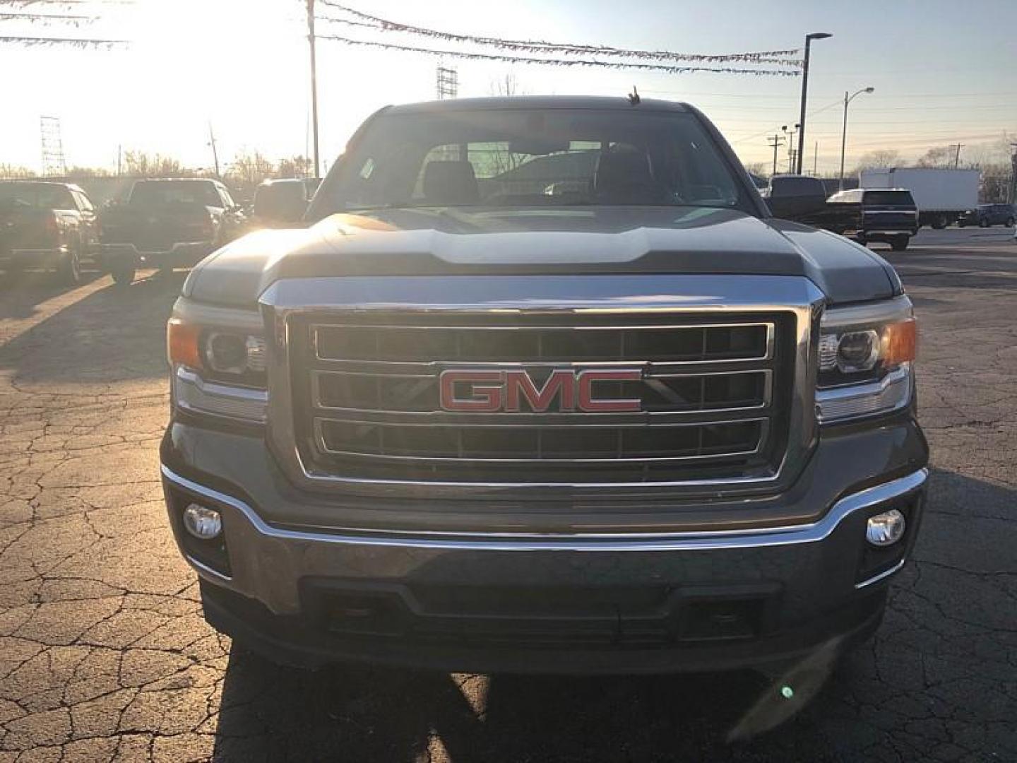 2013 TAN /BLACK GMC Sierra 1500 SLE Ext. Cab 4WD (1GTV2UEC9EZ) with an 5.3L V8 OHV 16V engine, 6-Speed Automatic transmission, located at 3304 Woodville Road, Northwood, OH, 43619, (419) 210-8019, 41.612694, -83.480743 - Your #1 Destination for Auto Loans and mdash;No Matter Your Credit!At our dealership, we believe everyone deserves the opportunity to drive their dream car and mdash;whether you have good credit, bad credit, or no credit at all. With a wide selection of hundreds of cars, trucks, and SUVs, you'll fin - Photo#7