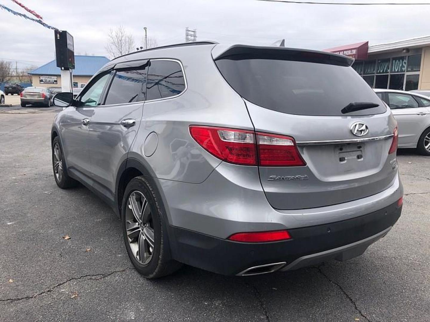 2014 SILVER /TAN Hyundai Santa Fe Limited AWD (KM8SRDHF2EU) with an 3.3L V6 DOHC 24V engine, 6-Speed Automatic transmission, located at 3304 Woodville Road, Northwood, OH, 43619, (419) 210-8019, 41.612694, -83.480743 - Photo#2