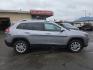 2019 SILVER /BLACK Jeep Cherokee Latitude 4WD (1C4PJMCX9KD) with an 3.2L V6 DOHC 24V engine, 9A transmission, located at 3304 Woodville Road, Northwood, OH, 43619, (419) 210-8019, 41.612694, -83.480743 - Your #1 Destination for Auto Loans and mdash;No Matter Your Credit!At our dealership, we believe everyone deserves the opportunity to drive their dream car and mdash;whether you have good credit, bad credit, or no credit at all. With a wide selection of hundreds of cars, trucks, and SUVs, you'll fin - Photo#5