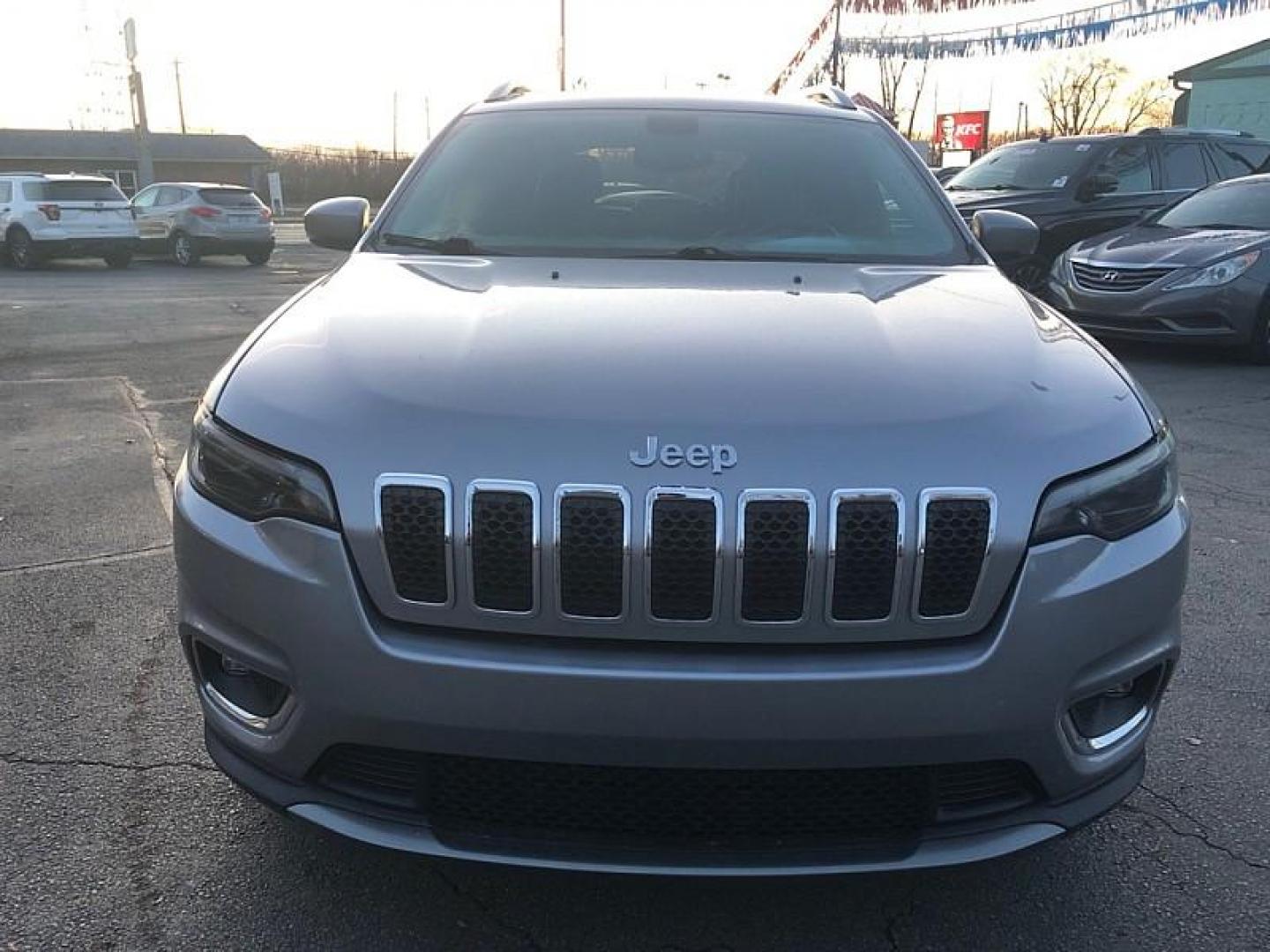 2020 SILVER /BLACK Jeep Cherokee Limited FWD (1C4PJLDB5LD) with an 2.4L L4 DOHC 16V engine, 9A transmission, located at 3304 Woodville Road, Northwood, OH, 43619, (419) 210-8019, 41.612694, -83.480743 - Your #1 Destination for Auto Loans and mdash;No Matter Your Credit!At our dealership, we believe everyone deserves the opportunity to drive their dream car and mdash;whether you have good credit, bad credit, or no credit at all. With a wide selection of hundreds of cars, trucks, and SUVs, you'll fin - Photo#7