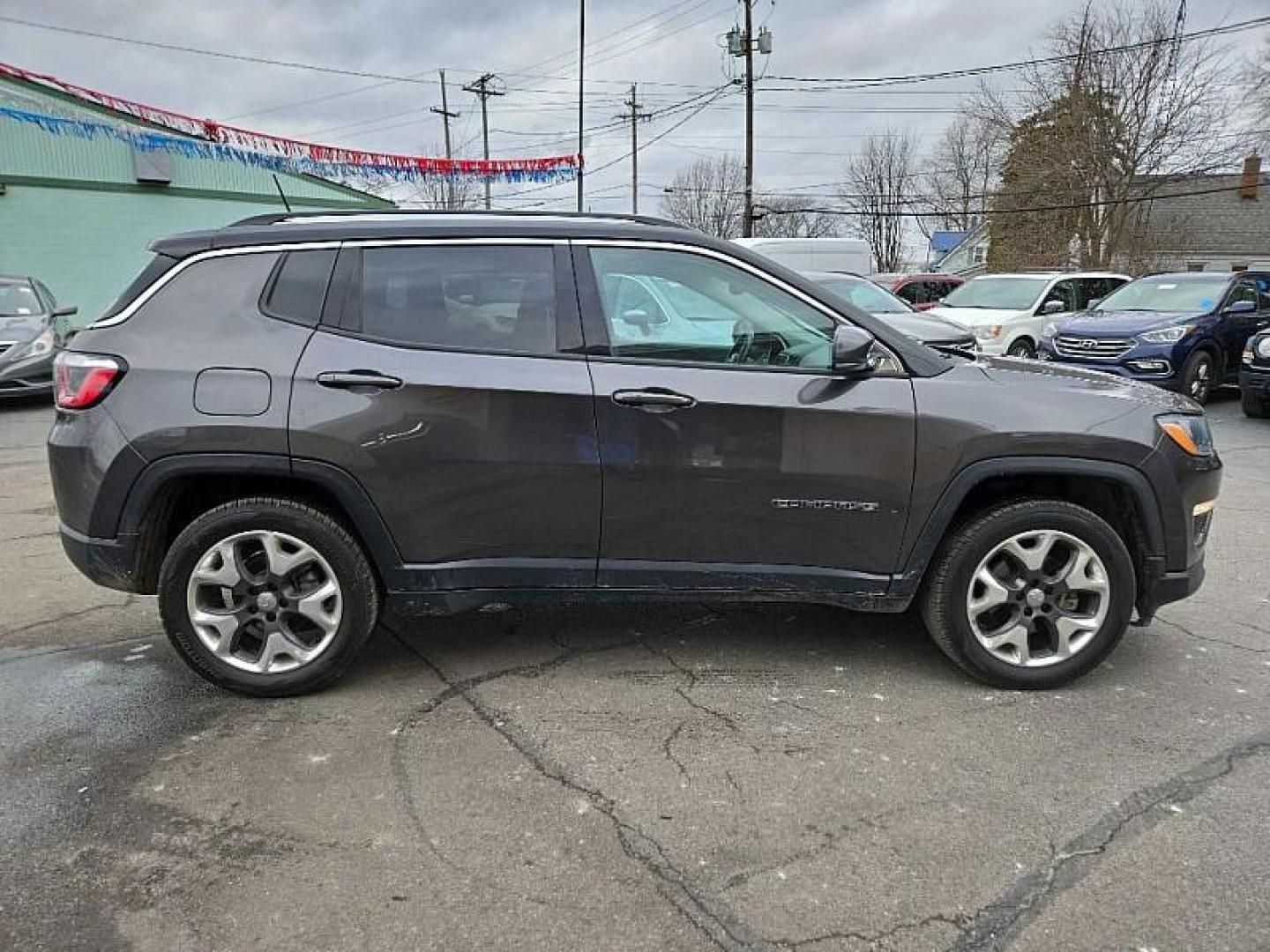 2020 GRAY /BLACK Jeep Compass Limited 4WD (3C4NJDCB8LT) with an 2.4L L4 DOHC 16V engine, CVT transmission, located at 3304 Woodville Road, Northwood, OH, 43619, (419) 210-8019, 41.612694, -83.480743 - Your #1 Destination for Auto Loans and mdash;No Matter Your Credit!At our dealership, we believe everyone deserves the opportunity to drive their dream car and mdash;whether you have good credit, bad credit, or no credit at all. With a wide selection of hundreds of cars, trucks, and SUVs, you'll fin - Photo#5