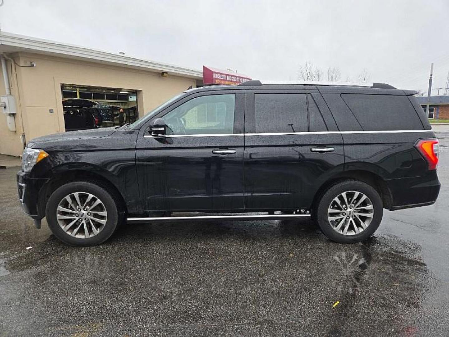 2018 BLACK /BLACK Ford Expedition Limited 4WD (1FMJU2AT5JE) with an 3.5L V6 DOHC 24V FFV engine, 6A transmission, located at 3304 Woodville Road, Northwood, OH, 43619, (419) 210-8019, 41.612694, -83.480743 - Your #1 Destination for Auto Loans and mdash;No Matter Your Credit!At our dealership, we believe everyone deserves the opportunity to drive their dream car and mdash;whether you have good credit, bad credit, or no credit at all. With a wide selection of hundreds of cars, trucks, and SUVs, you'll fin - Photo#1