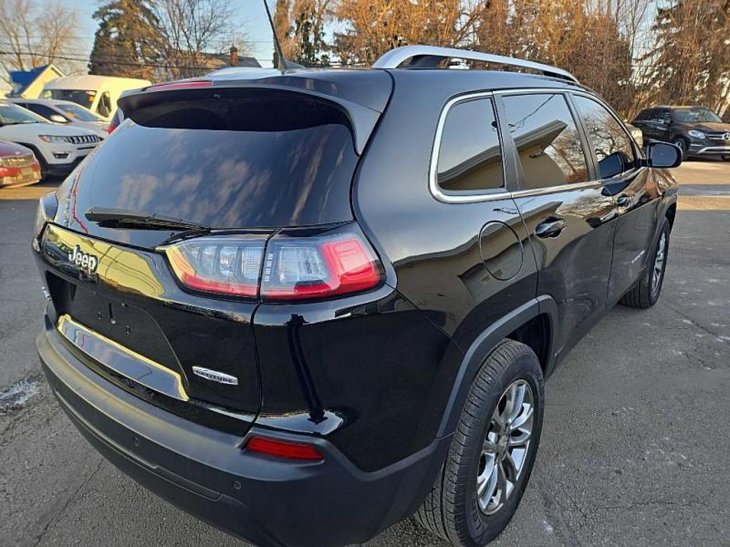 2019 BLACK /BLACK Jeep Cherokee Latitude Plus 4WD (1C4PJMLB5KD) with an 2.4L L4 DOHC 16V engine, 9A transmission, located at 3304 Woodville Road, Northwood, OH, 43619, (419) 210-8019, 41.612694, -83.480743 - Your #1 Destination for Auto Loans and mdash;No Matter Your Credit!At our dealership, we believe everyone deserves the opportunity to drive their dream car and mdash;whether you have good credit, bad credit, or no credit at all. With a wide selection of hundreds of cars, trucks, and SUVs, you'll fin - Photo#4