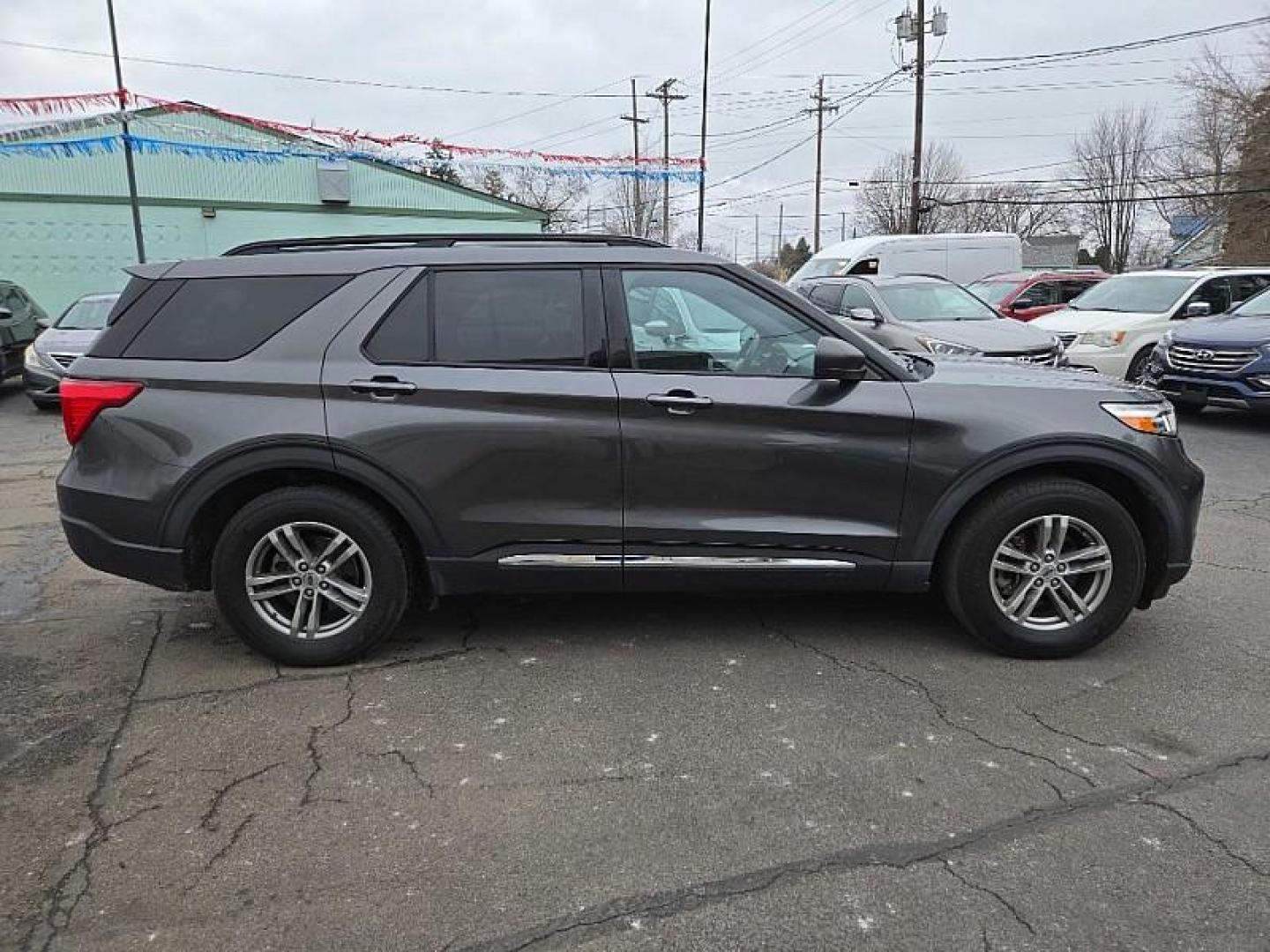 2020 GRAY /BLACK Ford Explorer XLT 2WD (1FMSK7DH2LG) with an 2.3L L4 DOHC 16V engine, 10A transmission, located at 3304 Woodville Road, Northwood, OH, 43619, (419) 210-8019, 41.612694, -83.480743 - Your #1 Destination for Auto Loans and mdash;No Matter Your Credit!At our dealership, we believe everyone deserves the opportunity to drive their dream car and mdash;whether you have good credit, bad credit, or no credit at all. With a wide selection of hundreds of cars, trucks, and SUVs, you'll fin - Photo#5