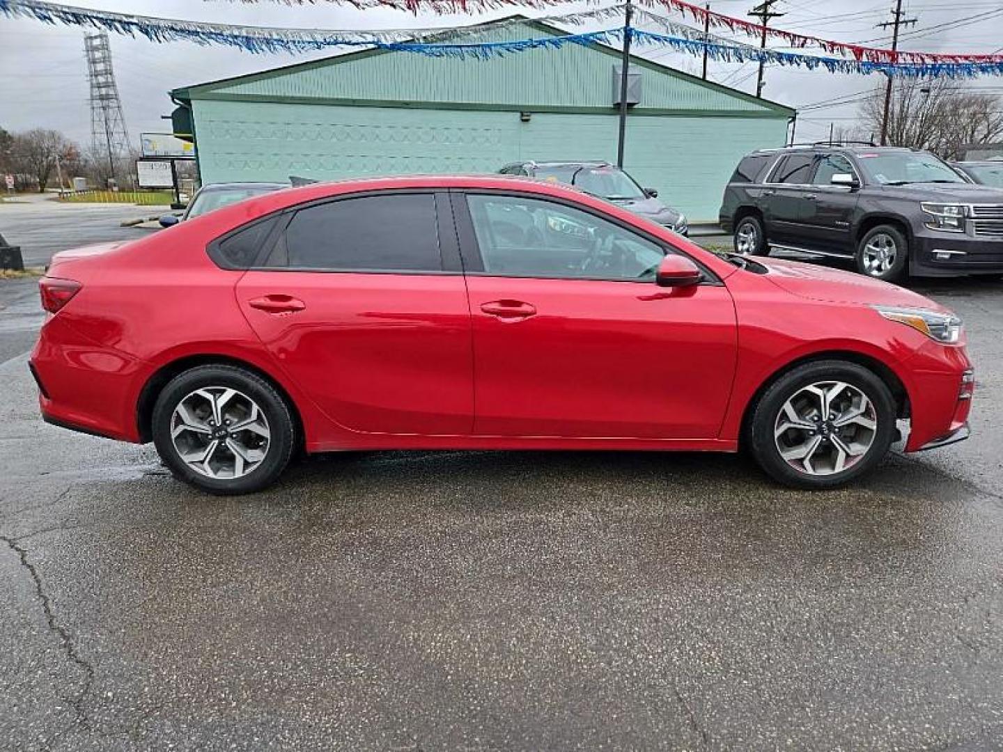 2020 RED /BLACK Kia Forte FE 6M (3KPF24AD6LE) with an 2.0L L4 DOHC 16V engine, 6M transmission, located at 3304 Woodville Road, Northwood, OH, 43619, (419) 210-8019, 41.612694, -83.480743 - Your #1 Destination for Auto Loans and mdash;No Matter Your Credit!At our dealership, we believe everyone deserves the opportunity to drive their dream car and mdash;whether you have good credit, bad credit, or no credit at all. With a wide selection of hundreds of cars, trucks, and SUVs, you'll fin - Photo#5