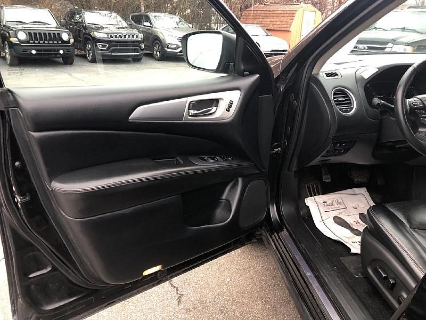 2019 BLACK /BLACK Nissan Pathfinder S 4WD (5N1DR2MM5KC) with an 3.5L V6 DOHC 24V engine, CVT transmission, located at 3304 Woodville Road, Northwood, OH, 43619, (419) 210-8019, 41.612694, -83.480743 - Your #1 Destination for Auto Loans and mdash;No Matter Your Credit!At our dealership, we believe everyone deserves the opportunity to drive their dream car and mdash;whether you have good credit, bad credit, or no credit at all. With a wide selection of hundreds of cars, trucks, and SUVs, you'll fin - Photo#8