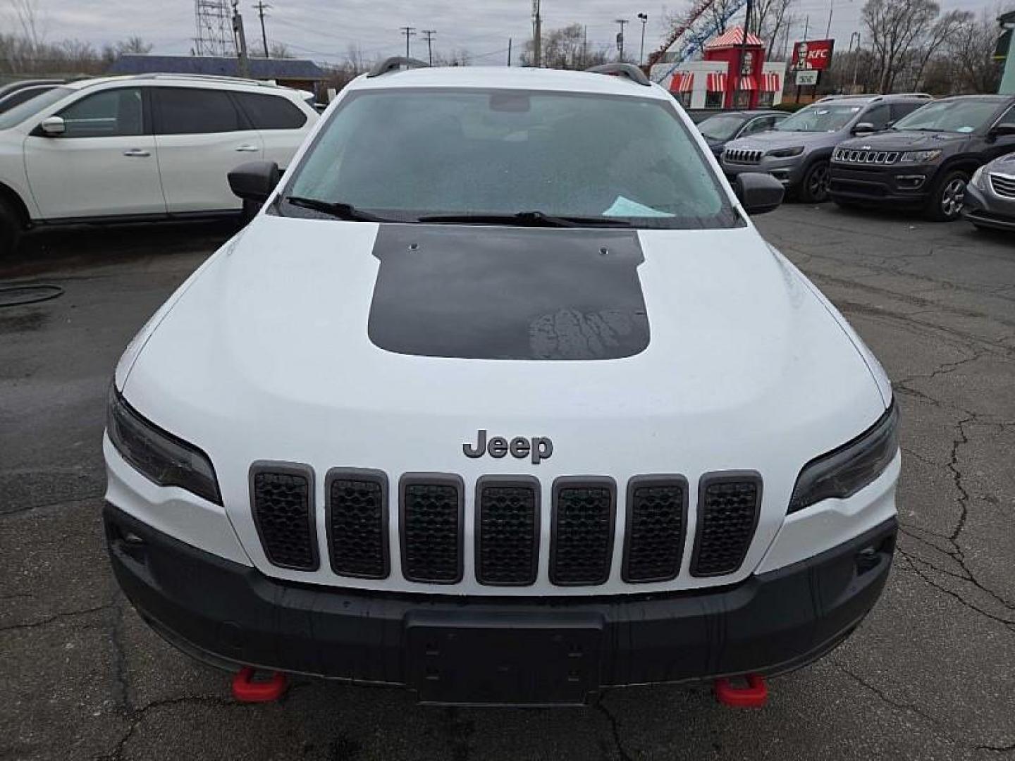 2019 WHITE /BLACK Jeep Cherokee Trailhawk 4WD (1C4PJMBX2KD) with an 3.2L V6 DOHC 24V engine, 9A transmission, located at 3304 Woodville Road, Northwood, OH, 43619, (419) 210-8019, 41.612694, -83.480743 - Your #1 Destination for Auto Loans and mdash;No Matter Your Credit!At our dealership, we believe everyone deserves the opportunity to drive their dream car and mdash;whether you have good credit, bad credit, or no credit at all. With a wide selection of hundreds of cars, trucks, and SUVs, you'll fin - Photo#6