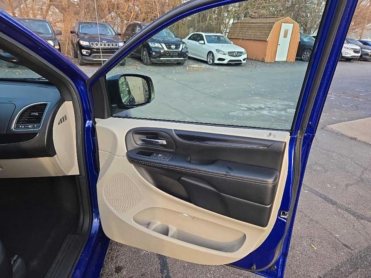 2020 BLUE /BLACK Dodge Grand Caravan SXT (2C4RDGCG0LR) with an 3.6L V6 DOHC 24V engine, 6A transmission, located at 3304 Woodville Road, Northwood, OH, 43619, (419) 210-8019, 41.612694, -83.480743 - Your #1 Destination for Auto Loans and mdash;No Matter Your Credit!At our dealership, we believe everyone deserves the opportunity to drive their dream car and mdash;whether you have good credit, bad credit, or no credit at all. With a wide selection of hundreds of cars, trucks, and SUVs, you'll fin - Photo#15