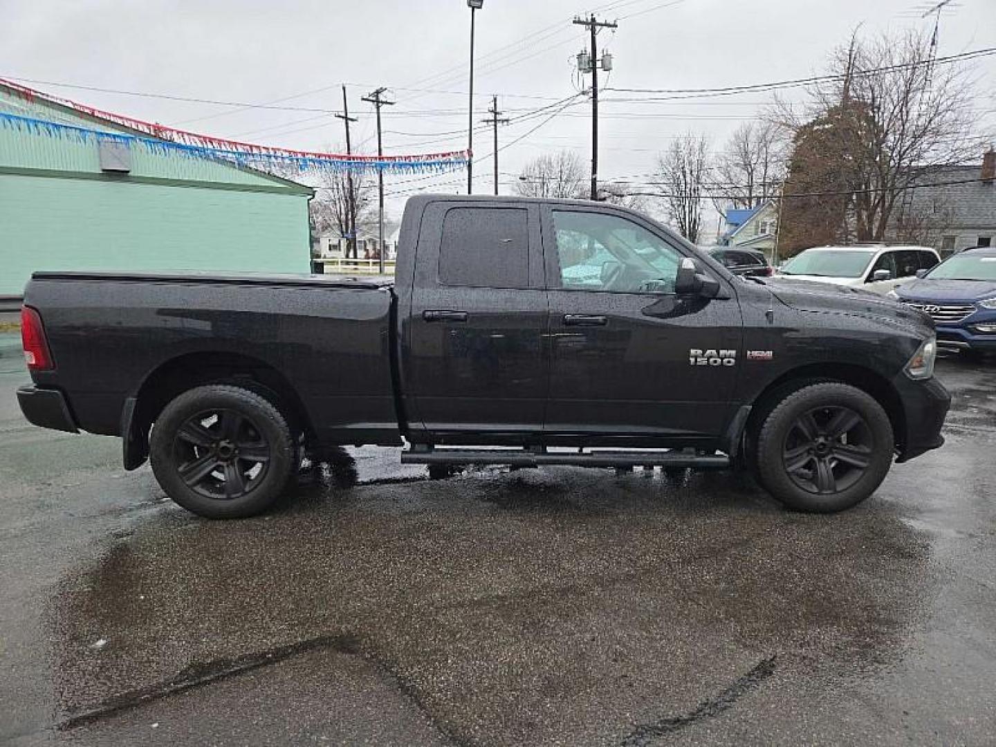 2015 BLACK /BLACK RAM 1500 Sport Quad Cab 4WD (1C6RR7HTXFS) with an 5.7L V8 OHV 16V engine, 6-Speed Automatic transmission, located at 3304 Woodville Road, Northwood, OH, 43619, (419) 210-8019, 41.612694, -83.480743 - Your #1 Destination for Auto Loans and mdash;No Matter Your Credit!At our dealership, we believe everyone deserves the opportunity to drive their dream car and mdash;whether you have good credit, bad credit, or no credit at all. With a wide selection of hundreds of cars, trucks, and SUVs, you'll fin - Photo#5