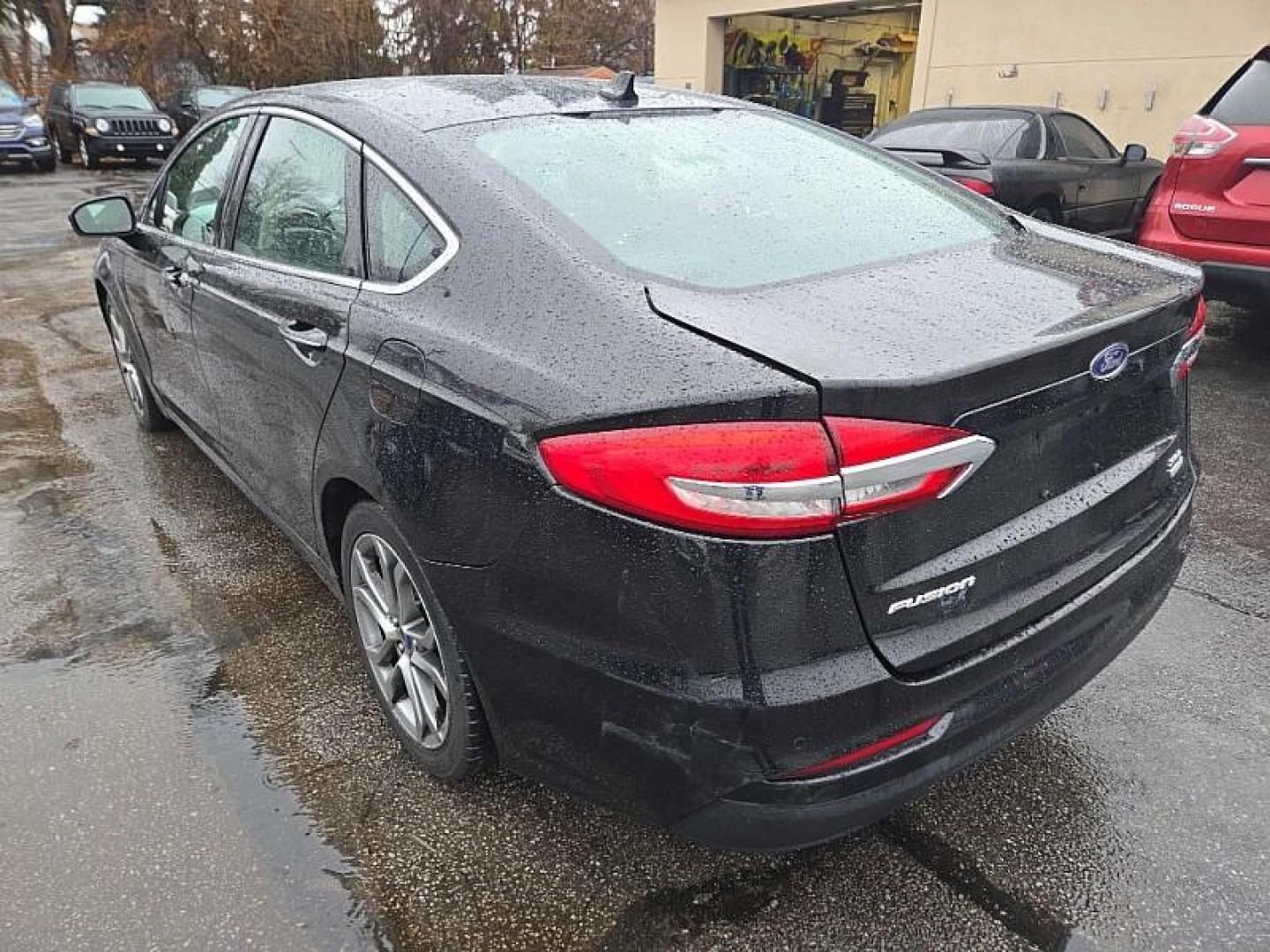 2019 BLACK /BLACK Ford Fusion SEL (3FA6P0CD3KR) with an 1.5L L4 DOHC 16V engine, 6A transmission, located at 3304 Woodville Road, Northwood, OH, 43619, (419) 210-8019, 41.612694, -83.480743 - Your #1 Destination for Auto Loans and mdash;No Matter Your Credit!At our dealership, we believe everyone deserves the opportunity to drive their dream car and mdash;whether you have good credit, bad credit, or no credit at all. With a wide selection of hundreds of cars, trucks, and SUVs, you'll fin - Photo#5