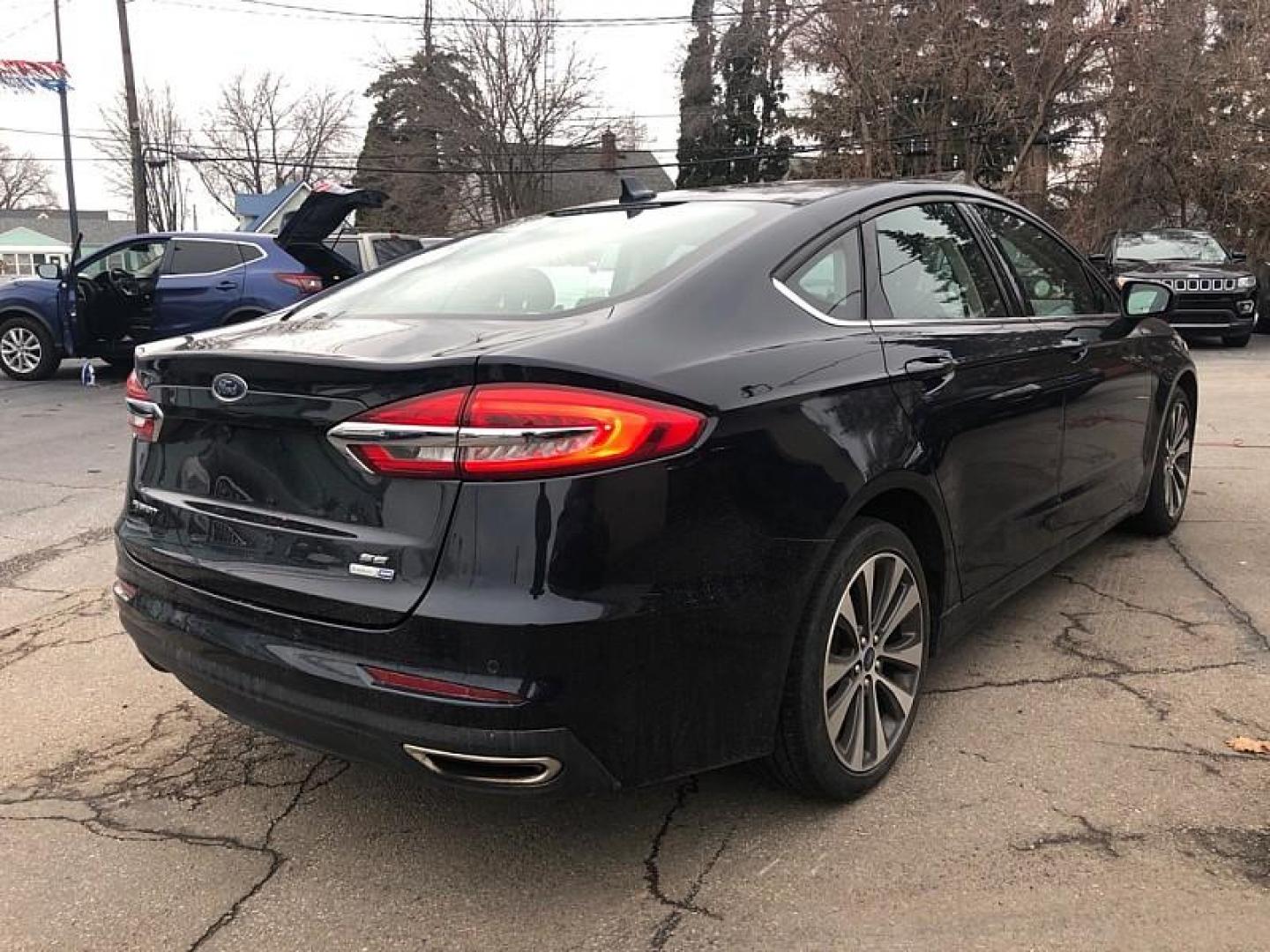 2020 BLUE Ford Fusion SE AWD (3FA6P0T93LR) with an 2.0L L4 DOHC 16V engine, 6A transmission, located at 3304 Woodville Road, Northwood, OH, 43619, (419) 210-8019, 41.612694, -83.480743 - Your #1 Destination for Auto Loans and mdash;No Matter Your Credit!At our dealership, we believe everyone deserves the opportunity to drive their dream car and mdash;whether you have good credit, bad credit, or no credit at all. With a wide selection of hundreds of cars, trucks, and SUVs, you'll fin - Photo#4