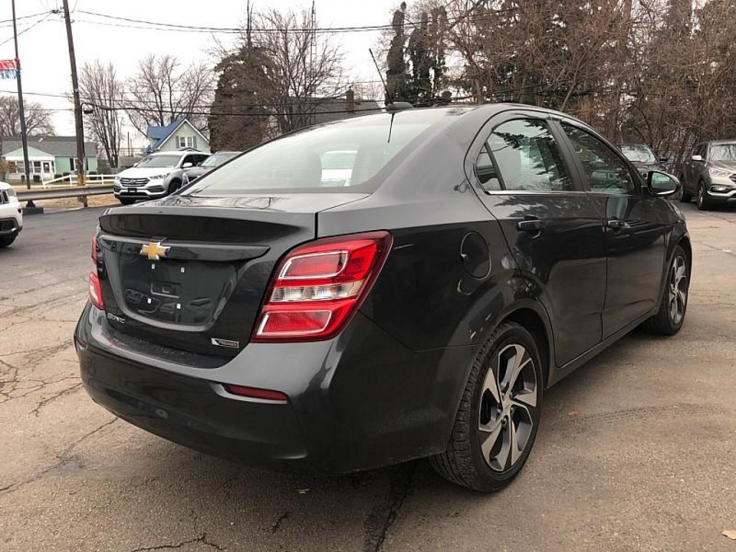 2020 GRAY /BLACK Chevrolet Sonic Premier Auto Sedan (1G1JF5SB8L4) with an 1.4L L4 DOHC 24V TURBO engine, 6A transmission, located at 3304 Woodville Road, Northwood, OH, 43619, (419) 210-8019, 41.612694, -83.480743 - Your #1 Destination for Auto Loans and mdash;No Matter Your Credit!At our dealership, we believe everyone deserves the opportunity to drive their dream car and mdash;whether you have good credit, bad credit, or no credit at all. With a wide selection of hundreds of cars, trucks, and SUVs, you'll fin - Photo#4