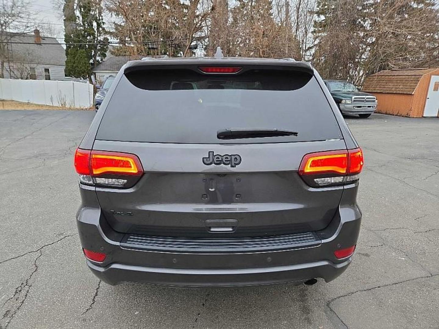 2021 GRAY Jeep Grand Cherokee Laredo E 4WD (1C4RJFAG7MC) with an 3.6L V6 DOHC 24V engine, 8A transmission, located at 3304 Woodville Road, Northwood, OH, 43619, (419) 210-8019, 41.612694, -83.480743 - Photo#2