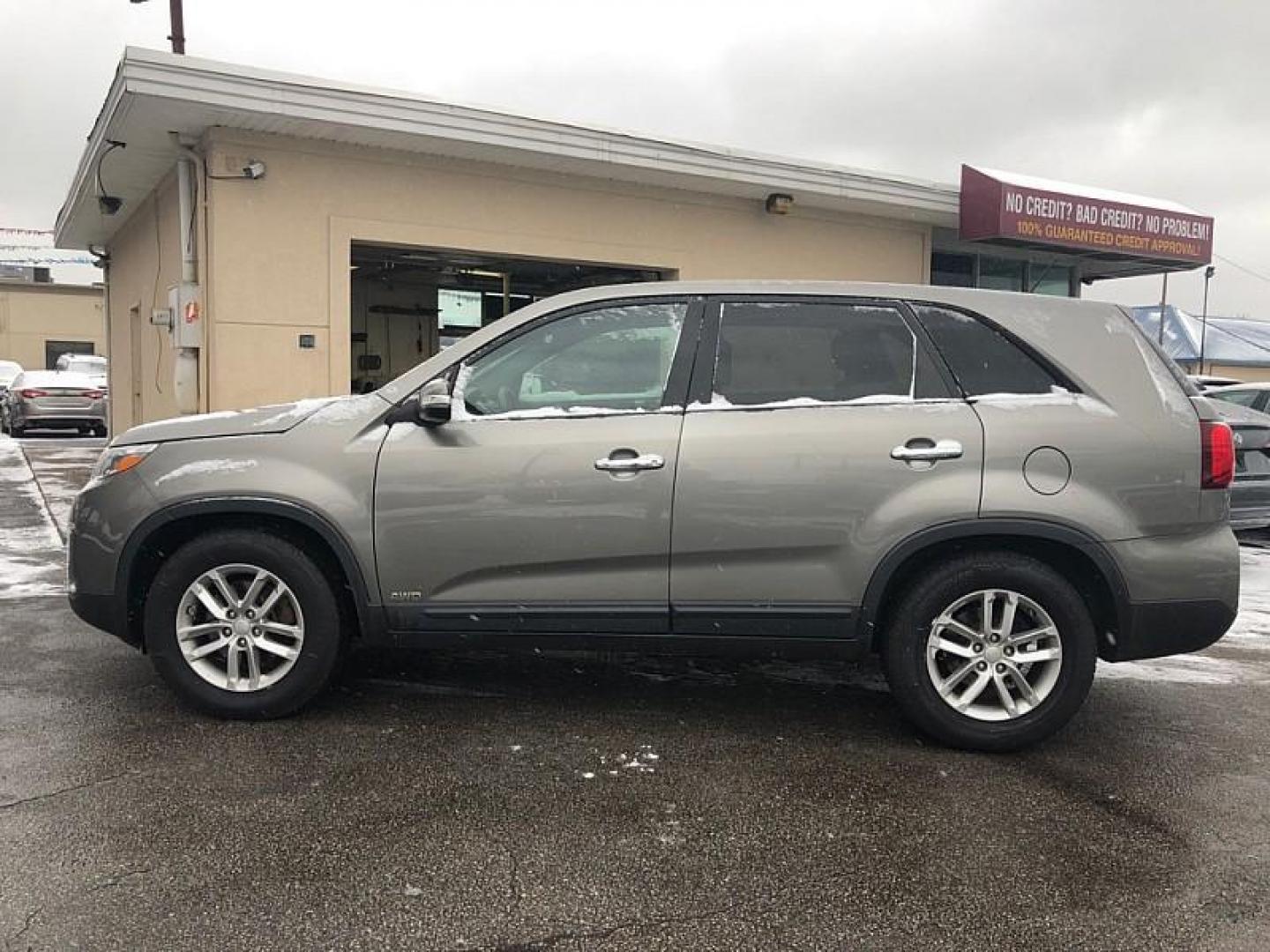 2014 GRAY /BLACK Kia Sorento LX AWD (5XYKTCA63EG) with an 2.4L L4 DOHC 16V engine, 6-Speed Automatic transmission, located at 3304 Woodville Road, Northwood, OH, 43619, (419) 210-8019, 41.612694, -83.480743 - Your #1 Destination for Auto Loans and mdash;No Matter Your Credit!At our dealership, we believe everyone deserves the opportunity to drive their dream car and mdash;whether you have good credit, bad credit, or no credit at all. With a wide selection of hundreds of cars, trucks, and SUVs, you'll fin - Photo#1