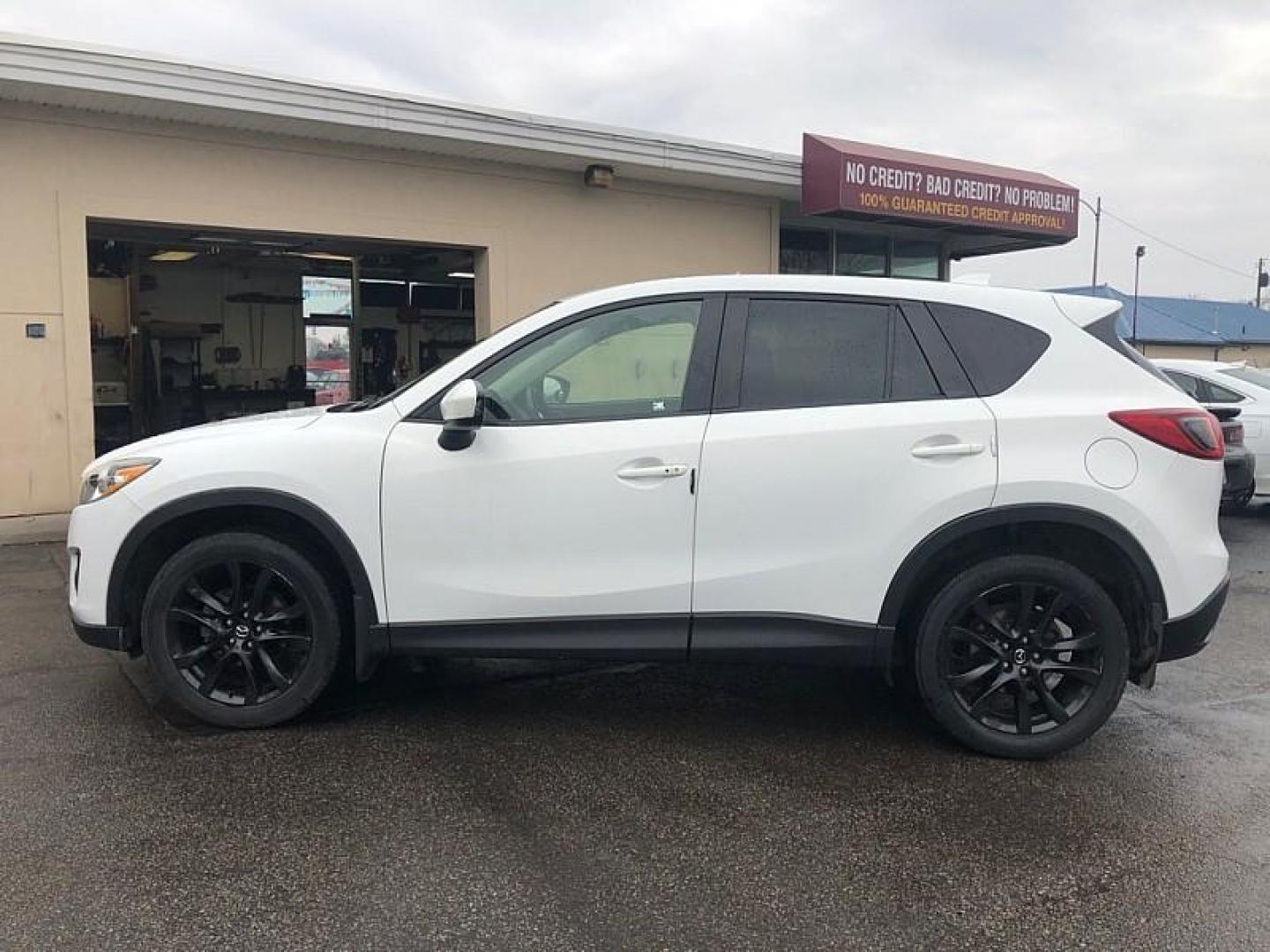 2014 WHITE /BLACK Mazda CX-5 Grand Touring AWD (JM3KE4DYXE0) with an 2.5L L4 DOHC 16V engine, 6-Speed Automatic transmission, located at 3304 Woodville Road, Northwood, OH, 43619, (419) 210-8019, 41.612694, -83.480743 - Your #1 Destination for Auto Loans and mdash;No Matter Your Credit!At our dealership, we believe everyone deserves the opportunity to drive their dream car and mdash;whether you have good credit, bad credit, or no credit at all. With a wide selection of hundreds of cars, trucks, and SUVs, you'll fin - Photo#1