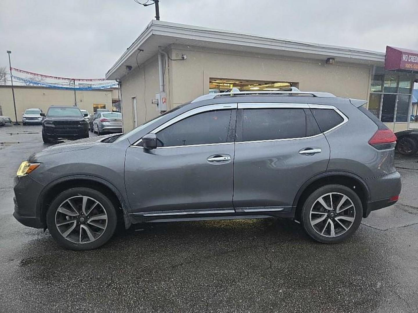 2019 GRAY /BLACK Nissan Rogue S AWD (5N1AT2MV2KC) with an 2.5L L4 DOHC 16V engine, CVT transmission, located at 3304 Woodville Road, Northwood, OH, 43619, (419) 210-8019, 41.612694, -83.480743 - Photo#0