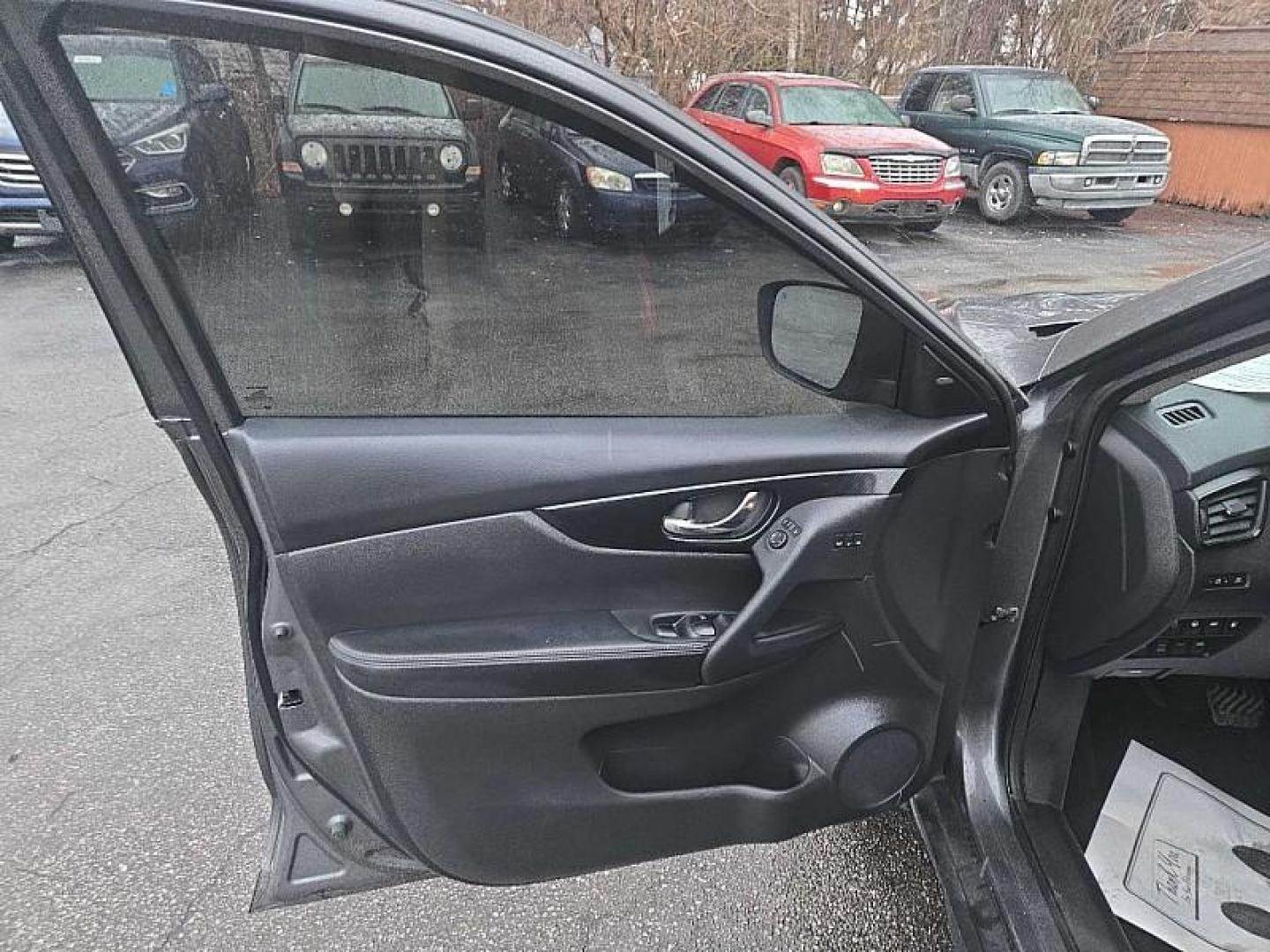 2019 GRAY /BLACK Nissan Rogue S AWD (5N1AT2MV2KC) with an 2.5L L4 DOHC 16V engine, CVT transmission, located at 3304 Woodville Road, Northwood, OH, 43619, (419) 210-8019, 41.612694, -83.480743 - Photo#31