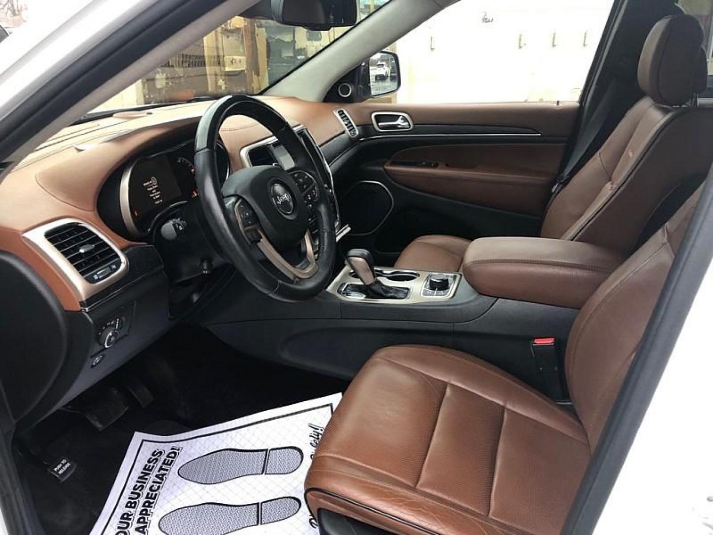 2016 WHITE /BROWN Jeep Grand Cherokee Summit 4WD (1C4RJFJG0GC) with an 3.6L V6 DOHC 24V engine, 8A transmission, located at 3304 Woodville Road, Northwood, OH, 43619, (419) 210-8019, 41.612694, -83.480743 - Your #1 Destination for Auto Loans and mdash;No Matter Your Credit!At our dealership, we believe everyone deserves the opportunity to drive their dream car and mdash;whether you have good credit, bad credit, or no credit at all. With a wide selection of hundreds of cars, trucks, and SUVs, you'll fin - Photo#9