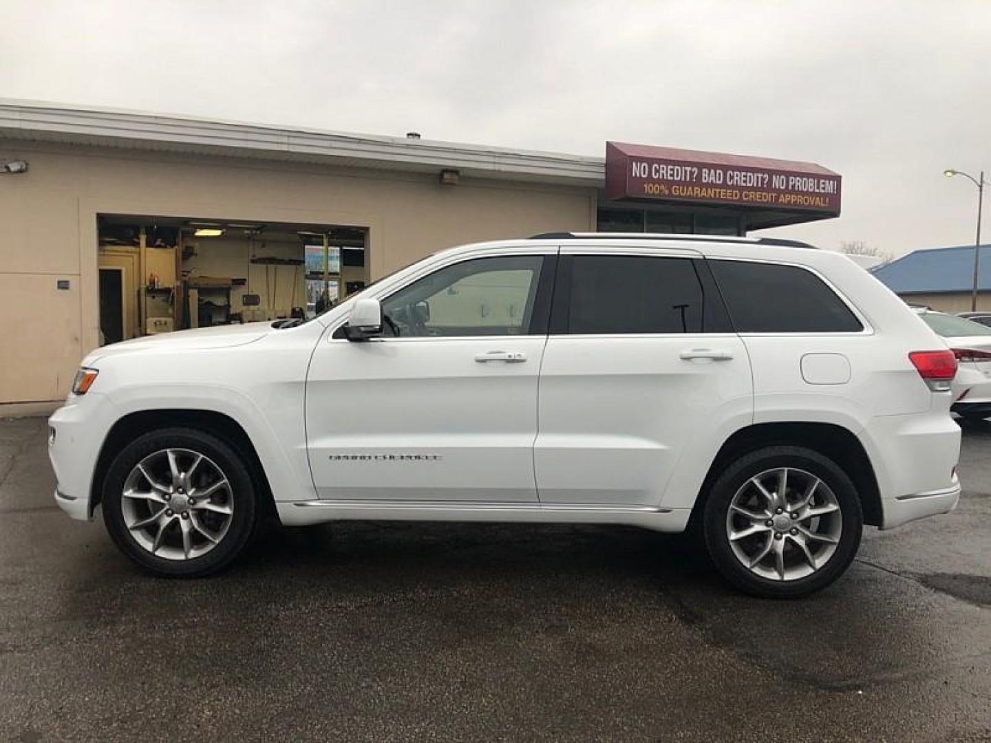 2016 WHITE /BROWN Jeep Grand Cherokee Summit 4WD (1C4RJFJG0GC) with an 3.6L V6 DOHC 24V engine, 8A transmission, located at 3304 Woodville Road, Northwood, OH, 43619, (419) 210-8019, 41.612694, -83.480743 - Your #1 Destination for Auto Loans and mdash;No Matter Your Credit!At our dealership, we believe everyone deserves the opportunity to drive their dream car and mdash;whether you have good credit, bad credit, or no credit at all. With a wide selection of hundreds of cars, trucks, and SUVs, you'll fin - Photo#1