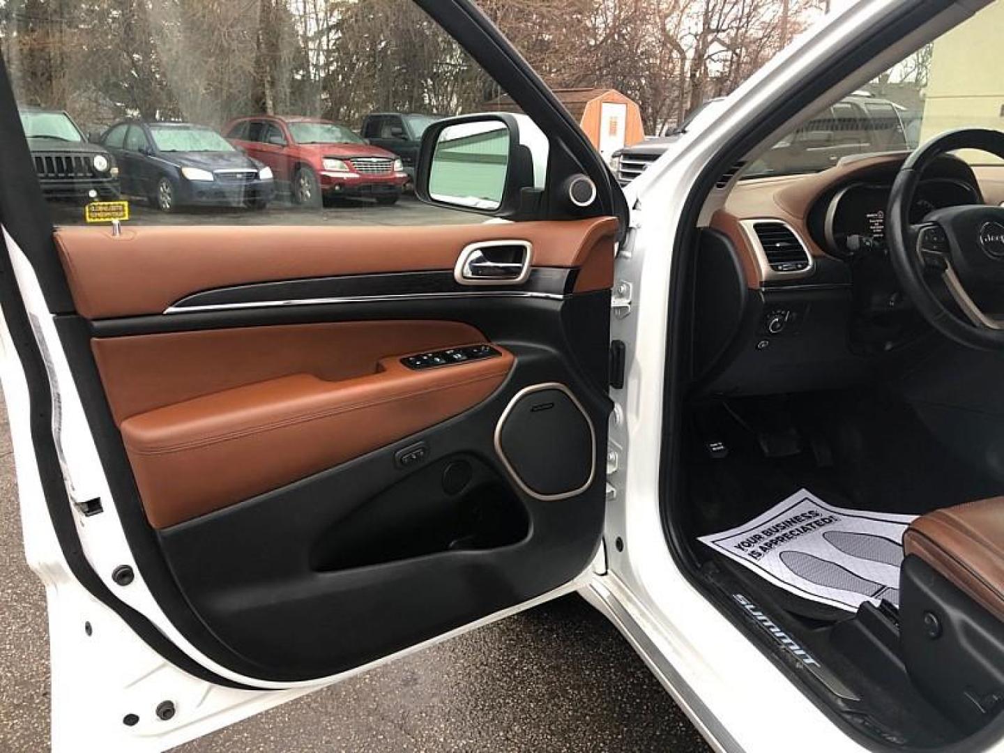 2016 WHITE /BROWN Jeep Grand Cherokee Summit 4WD (1C4RJFJG0GC) with an 3.6L V6 DOHC 24V engine, 8A transmission, located at 3304 Woodville Road, Northwood, OH, 43619, (419) 210-8019, 41.612694, -83.480743 - Your #1 Destination for Auto Loans and mdash;No Matter Your Credit!At our dealership, we believe everyone deserves the opportunity to drive their dream car and mdash;whether you have good credit, bad credit, or no credit at all. With a wide selection of hundreds of cars, trucks, and SUVs, you'll fin - Photo#8