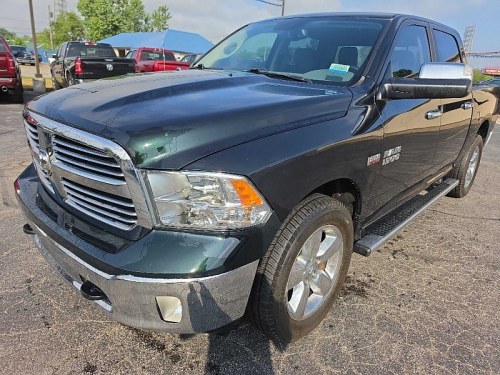 2017 RAM 1500 SLT Crew Cab SWB 4WD